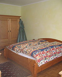 bed and breakfast room and warderobe